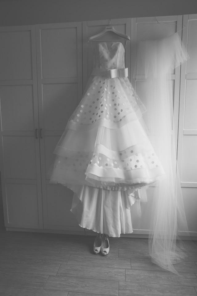 wedding photo - Un abito da sposa a pois per un matrimonio tra rustico e romantico