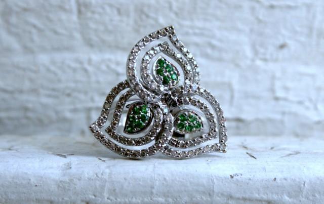 Vintage 14K White Gold Diamond and Emerald Leaf Ring - 1.06ct.