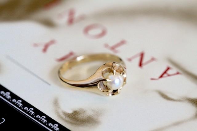 Edwardian Pearl Engagement Ring, 18k Gold Victorian Pearl Engagement Ring, Antique Pearl Belcher Ring, Alternative Engagement Ring, Wedding