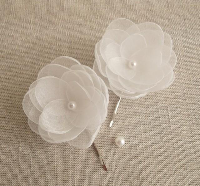 White Small organza fabric flowers in handmade with ivory pearls, Bridal hair shoe clip Flower girls accessory, Christening Confirmation Set