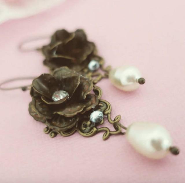 wedding photo - Antique Gold Earrings Vintage Style Earrings Swarovski Pearl and Crystal Earrings Wedding Flower Earrings Bridesmaid Earrings Cream Drop - $25.00 USD