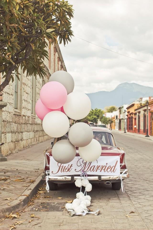 15 Ways To Use Giant Balloons In Your Wedding
