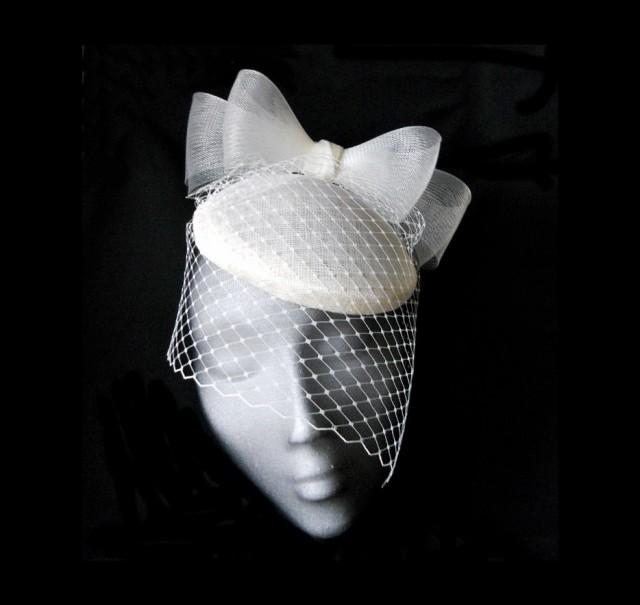 wedding photo - Bridal hat. Bridal headpiece. Birdcage headpiece. Cocktail hat. Bow fascinator. Bridal accessories. Wedding fascinator. Vintage fascinator. - $54.30 EUR