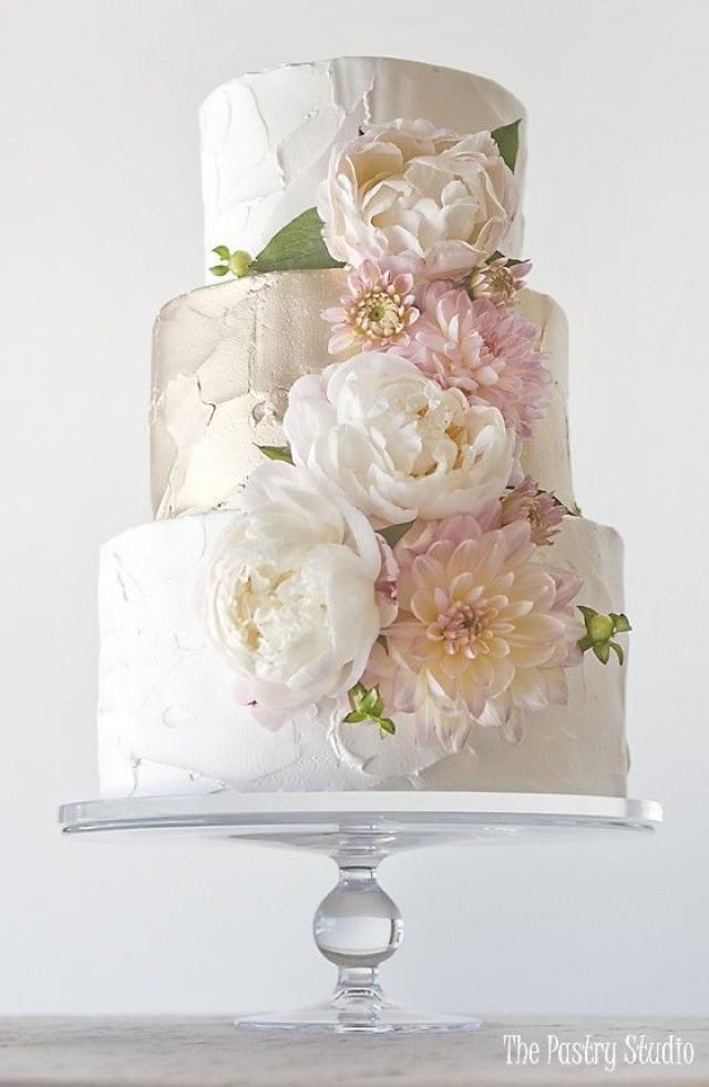 White And Gold Floral Cake