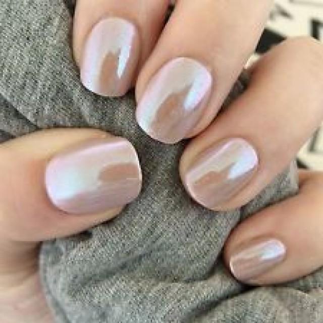Iridescent Seashell Nails 