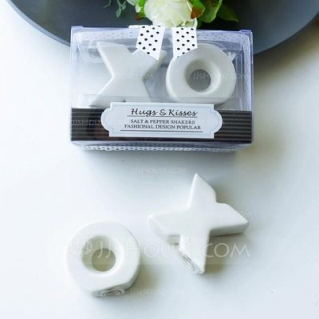 wedding photo - Beter Gifts® Lovely Bride and Groom Ceramic Salt & Pepper Shakers