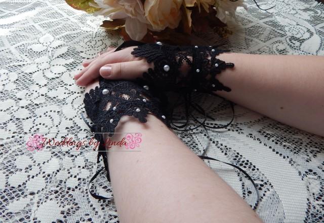 wedding photo - Black Venice Bridal Wrist Finger less Gloves