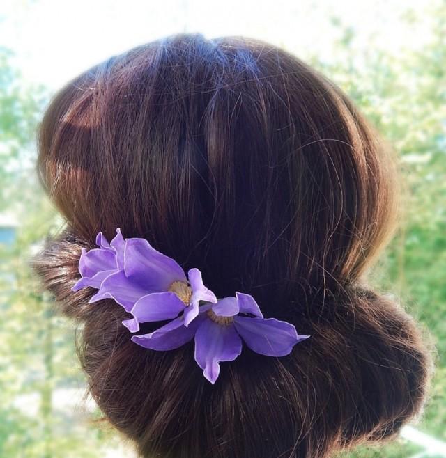 wedding photo - Purple flower hair comb Wedding hair piece Violet clematis Bridesmaid floral headpiece Bridal hairpiece Flower head piece