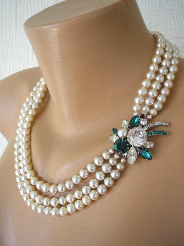 wedding photo - Vintage Pearl Necklace With Side Clasp, Pearl And Emerald Necklace, Bridal Pearls, Cream Pearls, 3 Strand Pearls, Art Deco Pearls, Gatsby