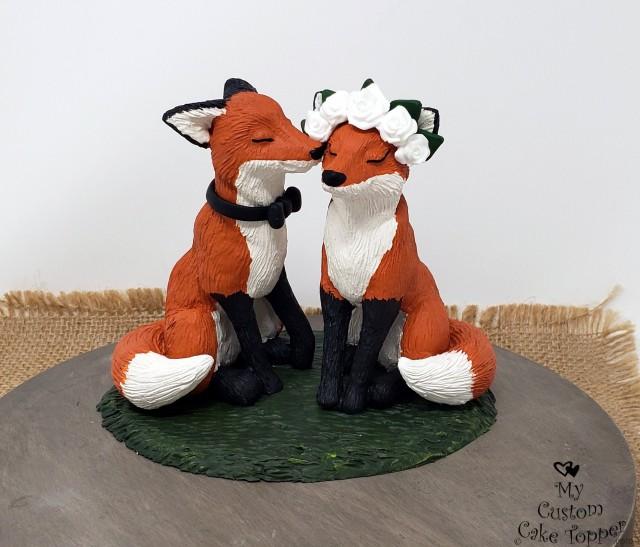 Realistic Fox Wedding Cake Topper - Bride and Groom Animal - Kissing Cheek