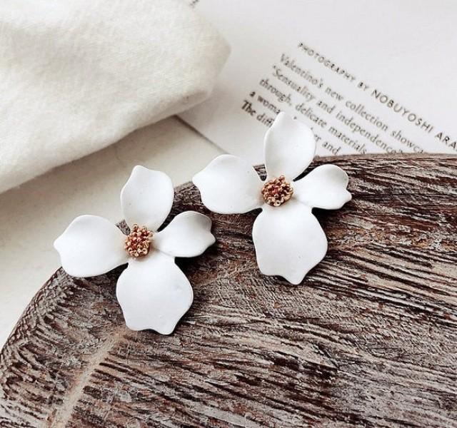 Flower Stud Earrings, Bridal Flower Earrings, Liliac Flower Earrings, Party Flower Earrings, Bridesmaid Stud Earrings, Flower Stud Earrings