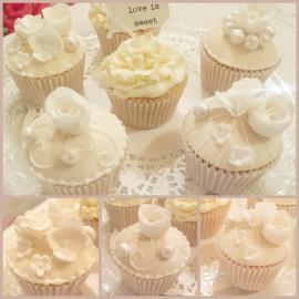 Wedding - Ivory cupcakes decorated with roses