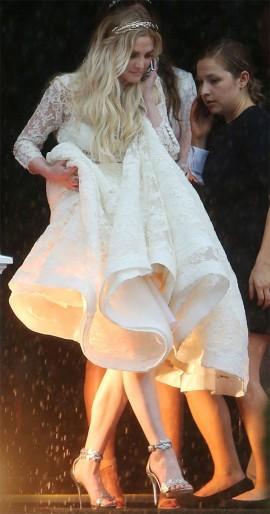 Wedding - Jessica Simpson Wows In White At Ashlee's Wedding: See The Pic