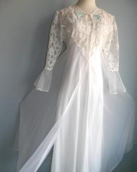 Wedding - Superb White Lace Nylon Chiffon Negligee Nightgown and Robe Set, size M, vintage Bridal Lingerie by Undercover Wear