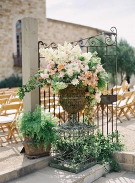 Wedding - 10 Steal-Worthy Flower Arrangements For Your Wedding Ceremony