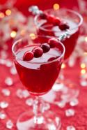 Reasons to Serve a Signature Cocktail on Your Wedding Day