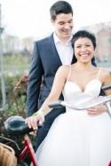 Cute & colourful Amsterdam engagement shoot by Yeliz Actici and Wedding Guru with flowers by Don Florito 