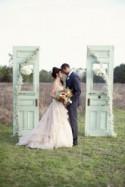 27 Wonderful Wedding Backdrops With Doors 