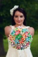 DIY : mon bouquet de mariée tout en origami - Mariage.com - Robes, Déco, Inspirations, Témoignages, Prestataires 100% Mariage