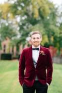 17 Velvet Groom's Blazers And Costumes For A Winter Wedding 
