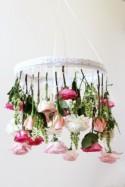 DIY : comment réaliser un spectaculaire chandelier fleuri ? - Mariage.com - Robes, Déco, Inspirations, Témoignages, Prestataires 100% Mariage