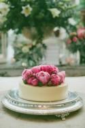 Unique Single-Layer Wedding Cakes to Spice Up Your Dessert Table