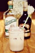 How to Make Peppermint White Russian - Cooking - Handimania