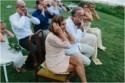 Pourquoi les invités de ce mariage se couvrent-ils les oreilles ? - Mariage.com