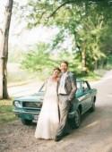 24 Chic And Trendy Retro Car Ideas For Your Wedding 