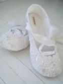 22 Cute And Sweet Shoes Ideas For Flower Girls - Weddingomania