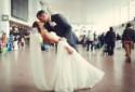 Ce tendre baiser de mariés à l'aéroport de Zaventem va vous émouvoir - Au fil de l'actu -