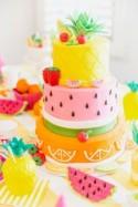 10 gâteaux de mariage qui nous en font voir de toutes les couleurs - Réception, Réception et traiteur - Mariage.com