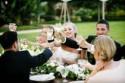 Et si on laissait les invités se placer librement au repas de mariage ? - Mariage.com