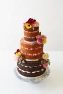 Decorating Wedding Cakes with Edible vs. Real Flowers