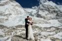 Une cérémonie de mariage à plus de 5 000 mètres d'altitude : ce couple de Californiens l'a fait ! - Mariage.com