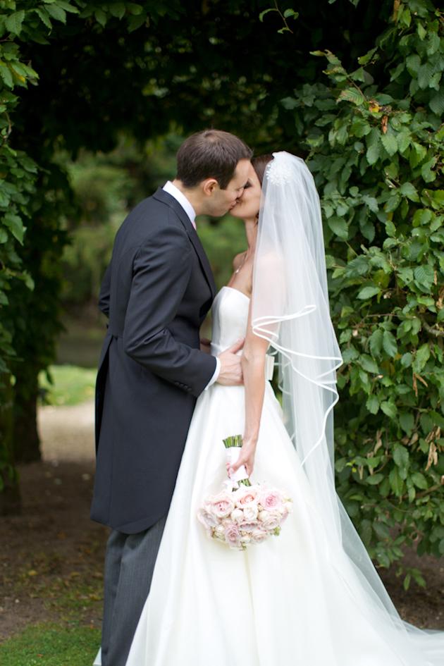 زفاف - Rose Filled English Wedding In The Cotswolds - Bridal Musings Wedding Blog