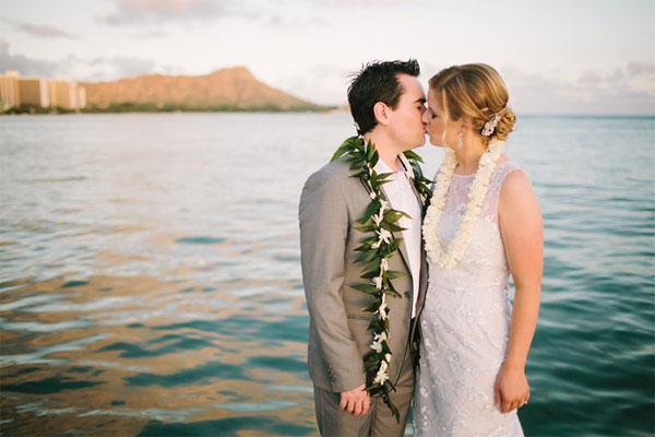 Hochzeit - Kate & Adam :: Oahu, Hawaii { Waikiki Wedding } 