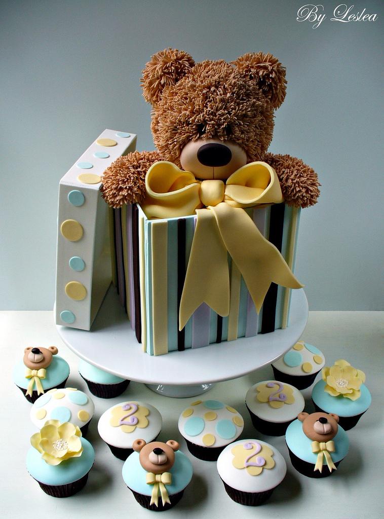 زفاف - Bear with cupcakes