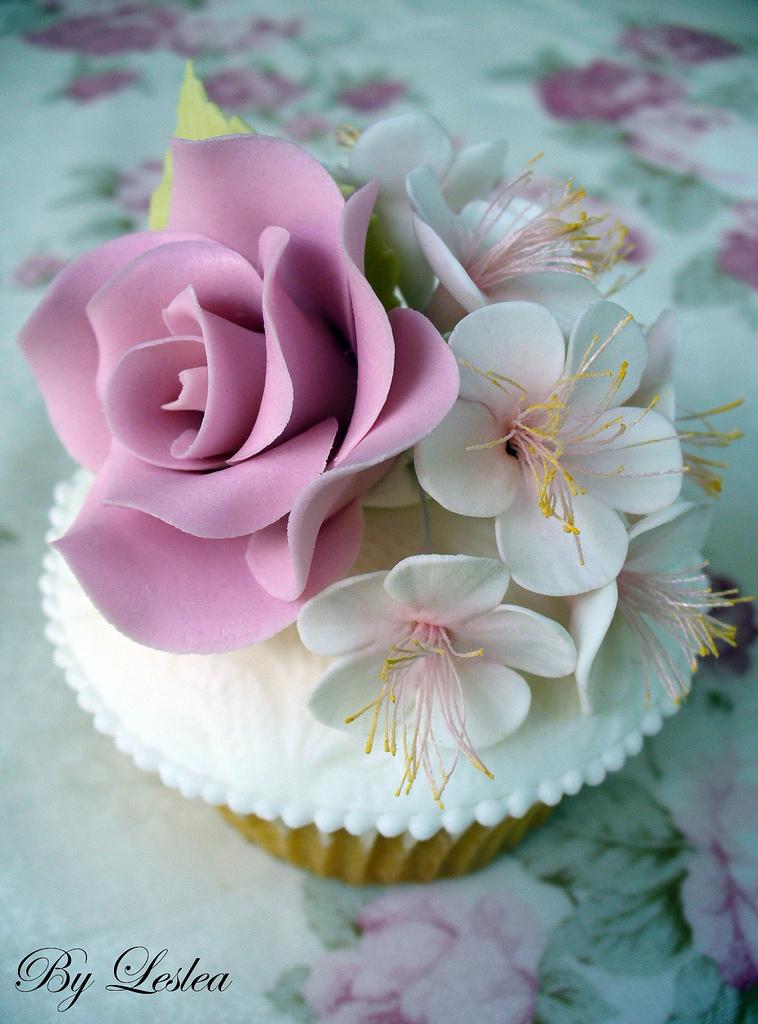 Mariage - Rose and apple-blossom cupcake