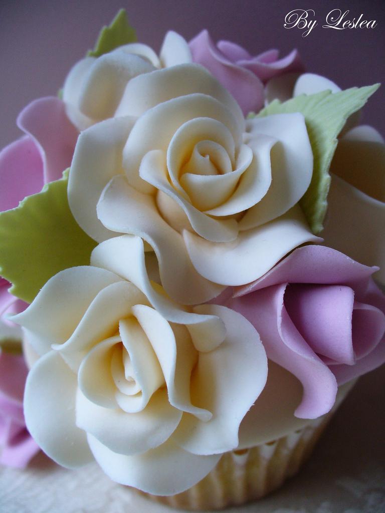 زفاف - Rose garden cupcake