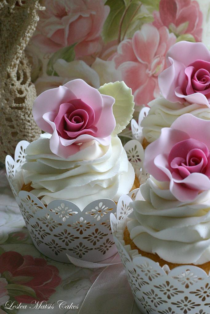 زفاف - Pink rosey cupcakes