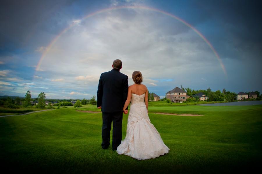 Свадьба - Having a rainbow on your wedding day.