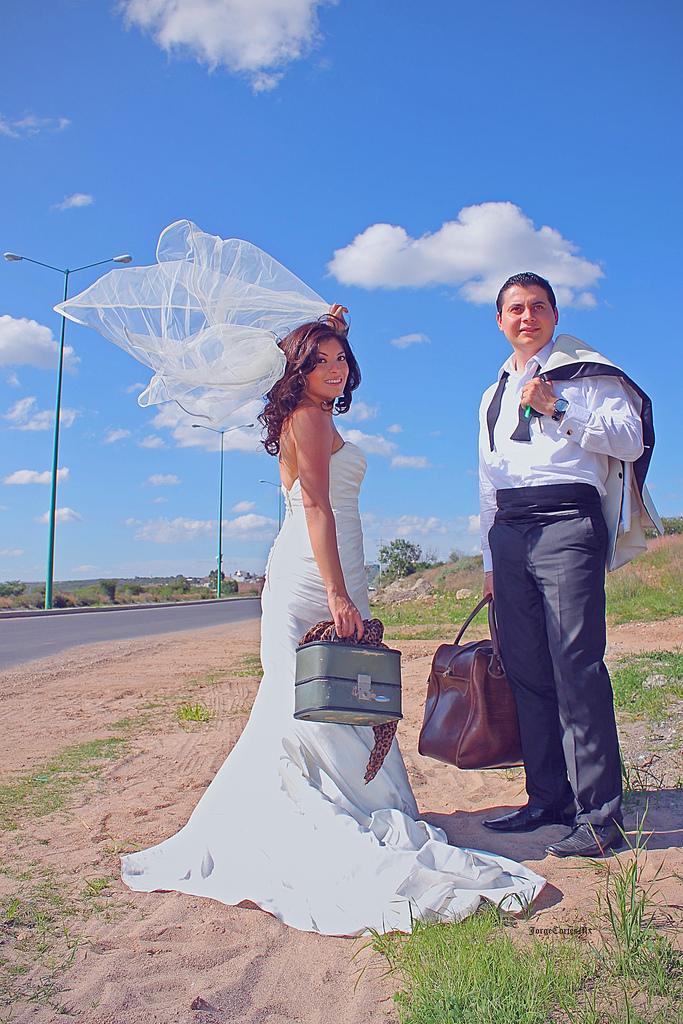 Hochzeit - Sonya & Alfredo Trash the Dress