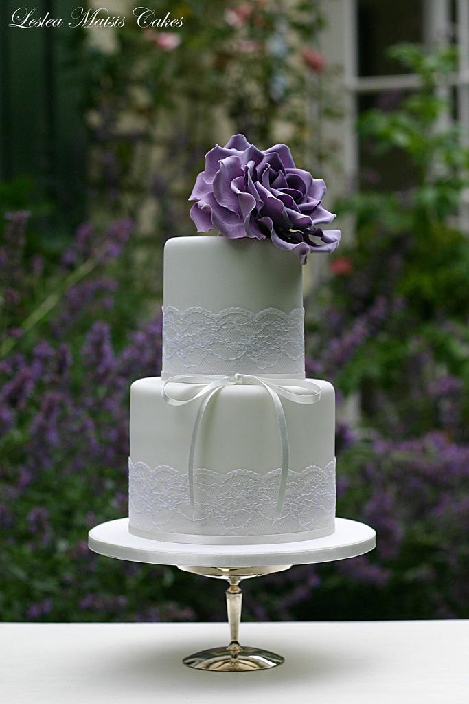 Mariage - Purple rose with lace
