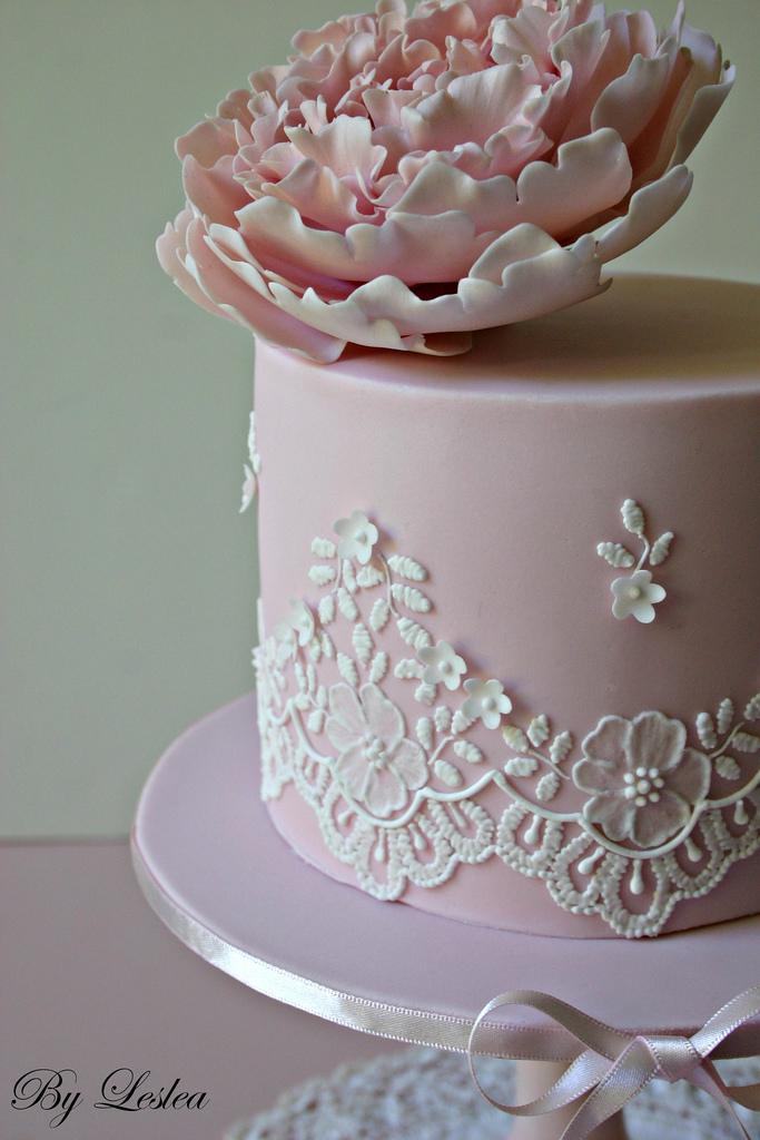 Mariage - Piped lace with pink peony