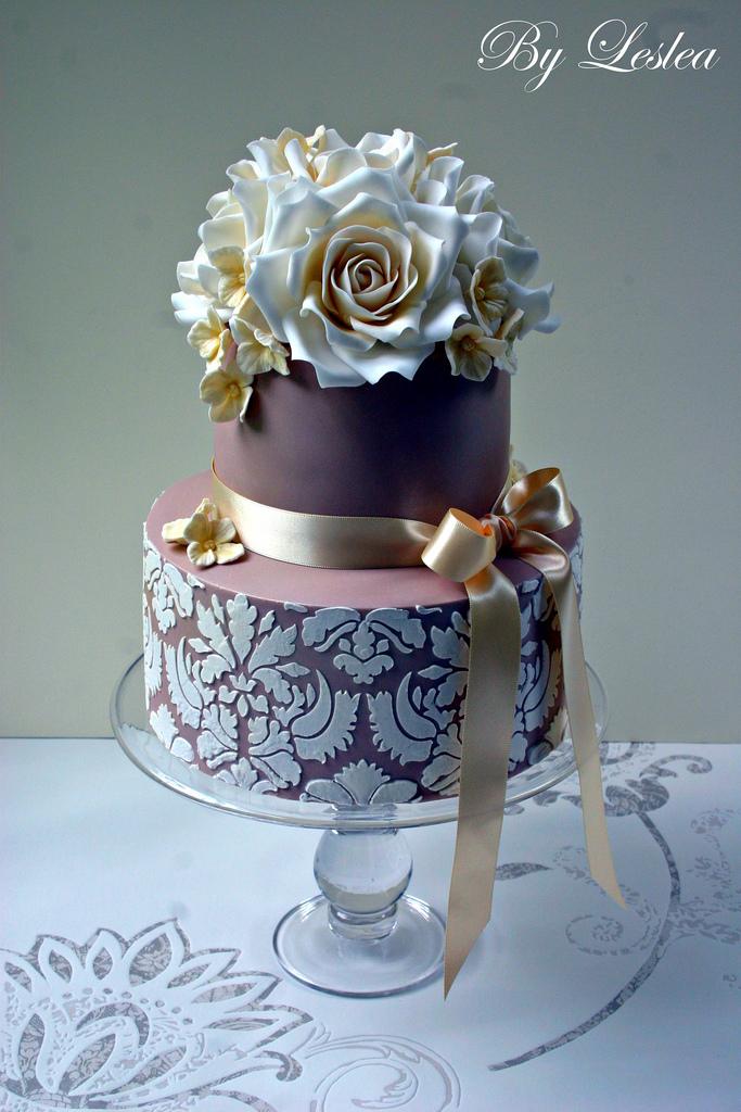 Hochzeit - Champagne damask cake