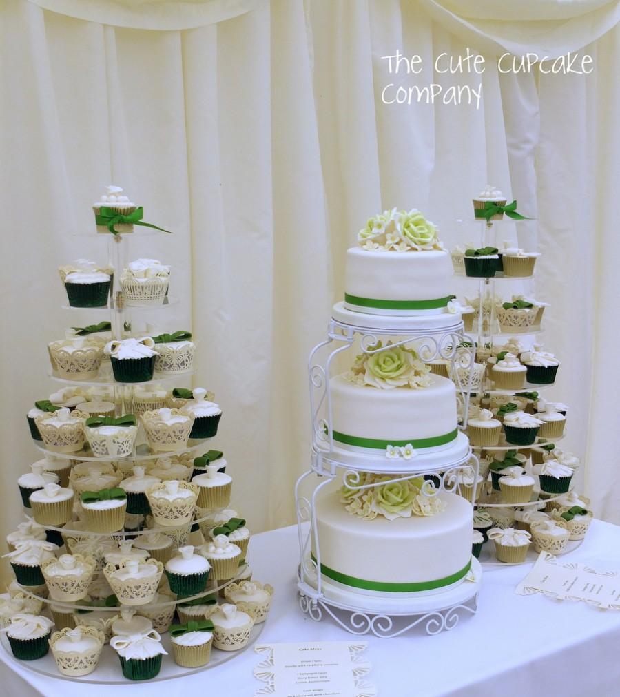 Hochzeit - Ivory & citrus green wedding cake