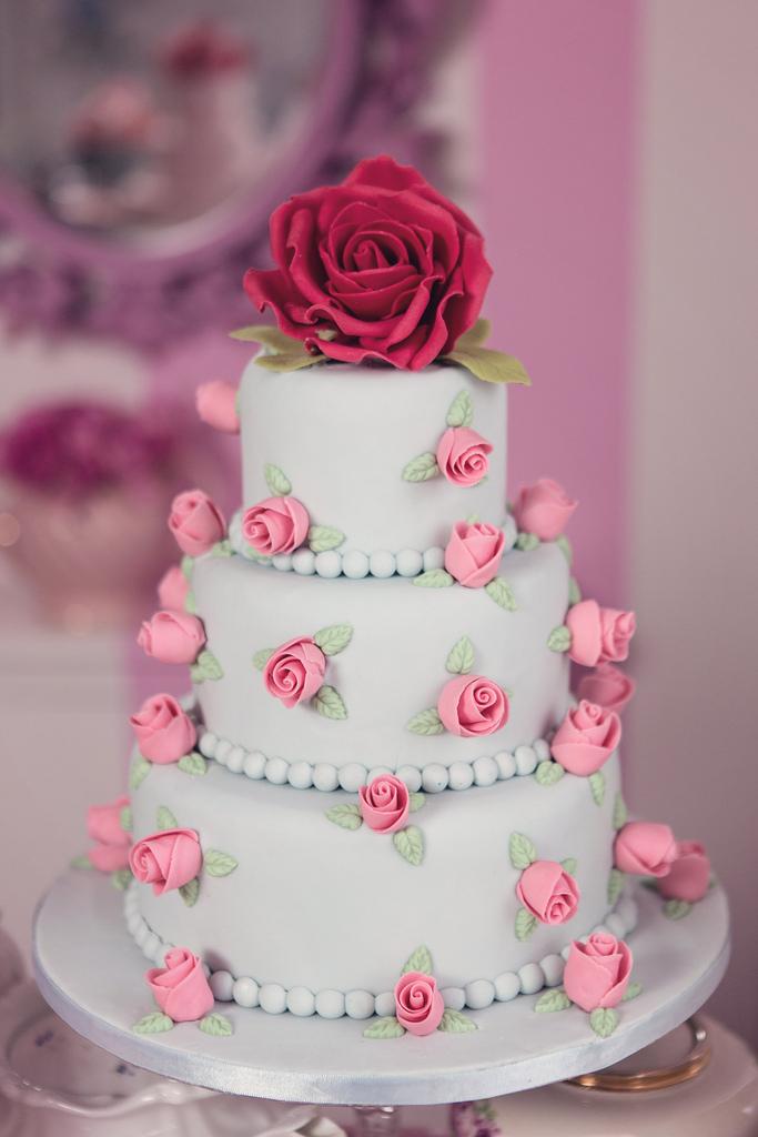 Mariage - Cath Kidston inspired wedding cake table