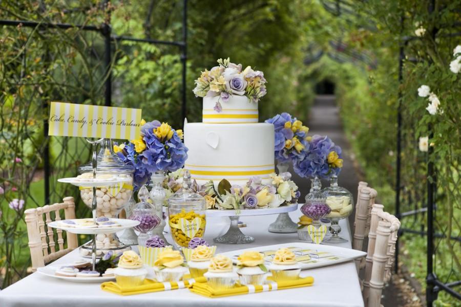 Hochzeit - Spring inspired sweet table