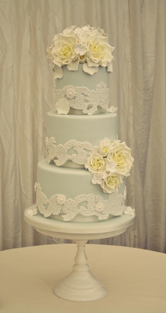 Свадьба - Lace veil wedding cake